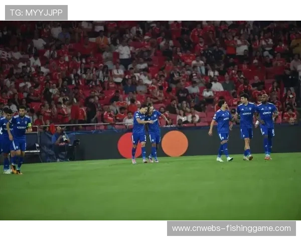 埃莫森假摔两黄变一红 马赛对阵葡萄牙体育赛场转折瞬间