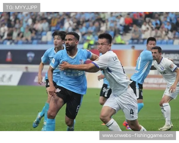 大连英博主场热烈氛围 罗伯森回归点燃球迷激情 大连英博主场热烈氛围 罗伯森回归点燃球迷激情